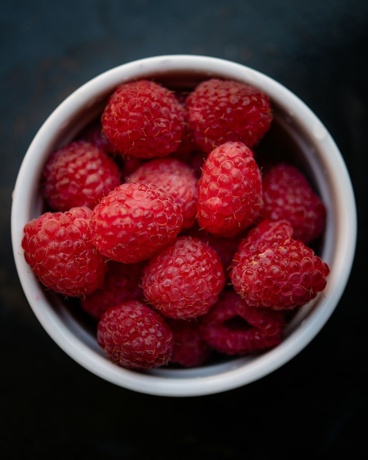 red strawberries in white ceramic bowl